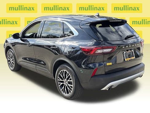 Certified 2025 Ford Escape SE image 9