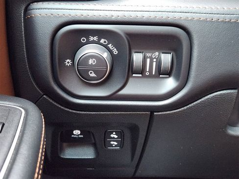 Used 2023 RAM 1500 Limited w/ Body Color Bumper Group image 33