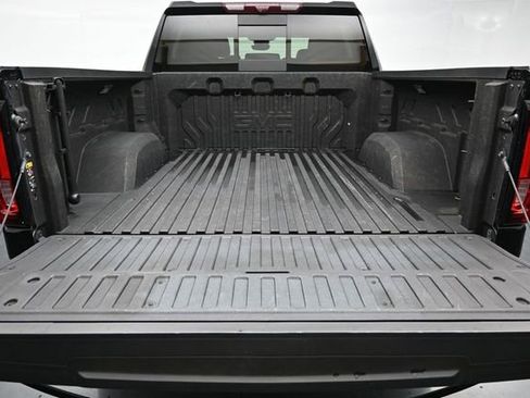 Used 2024 GMC Sierra 1500 AT4 w/ Technology Package AWD/4WD image 9