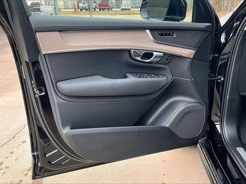 Used 2025 Volvo XC90 B6 Plus image 24