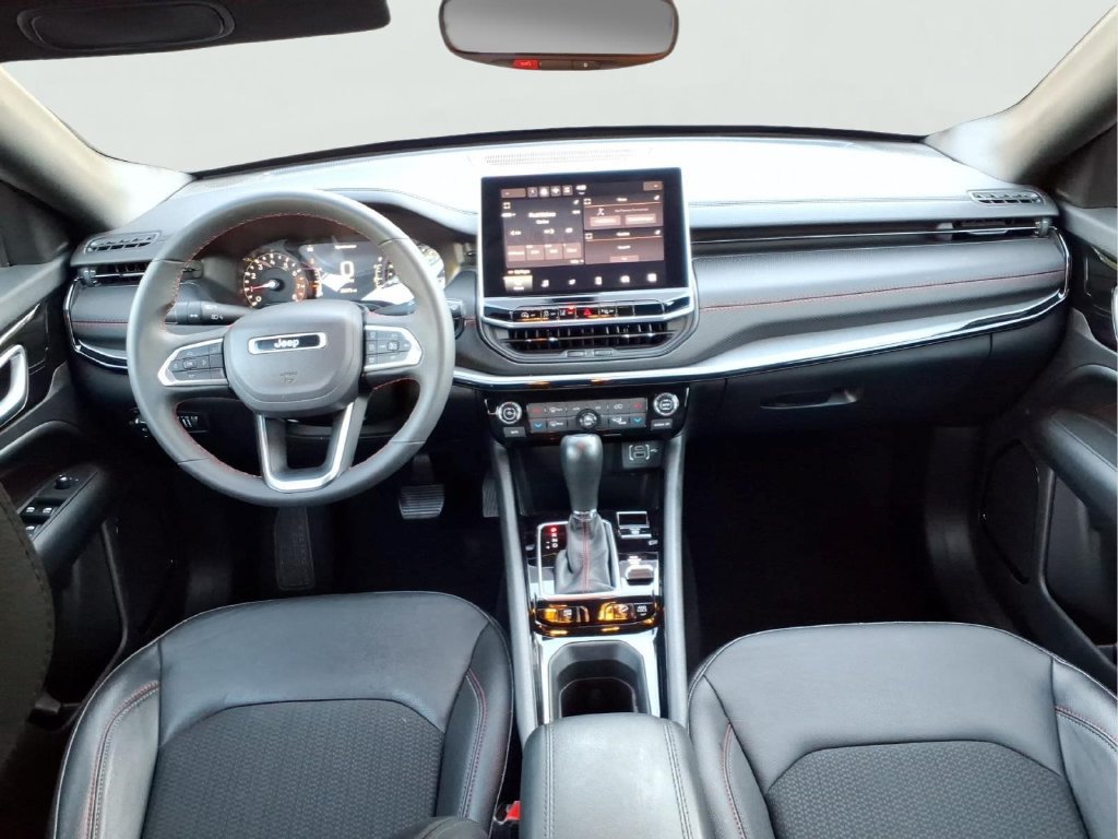 Used 2025 Jeep Compass Trailhawk AWD/4WD image 24