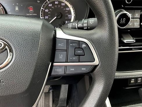 Used 2023 Toyota Highlander L image 11