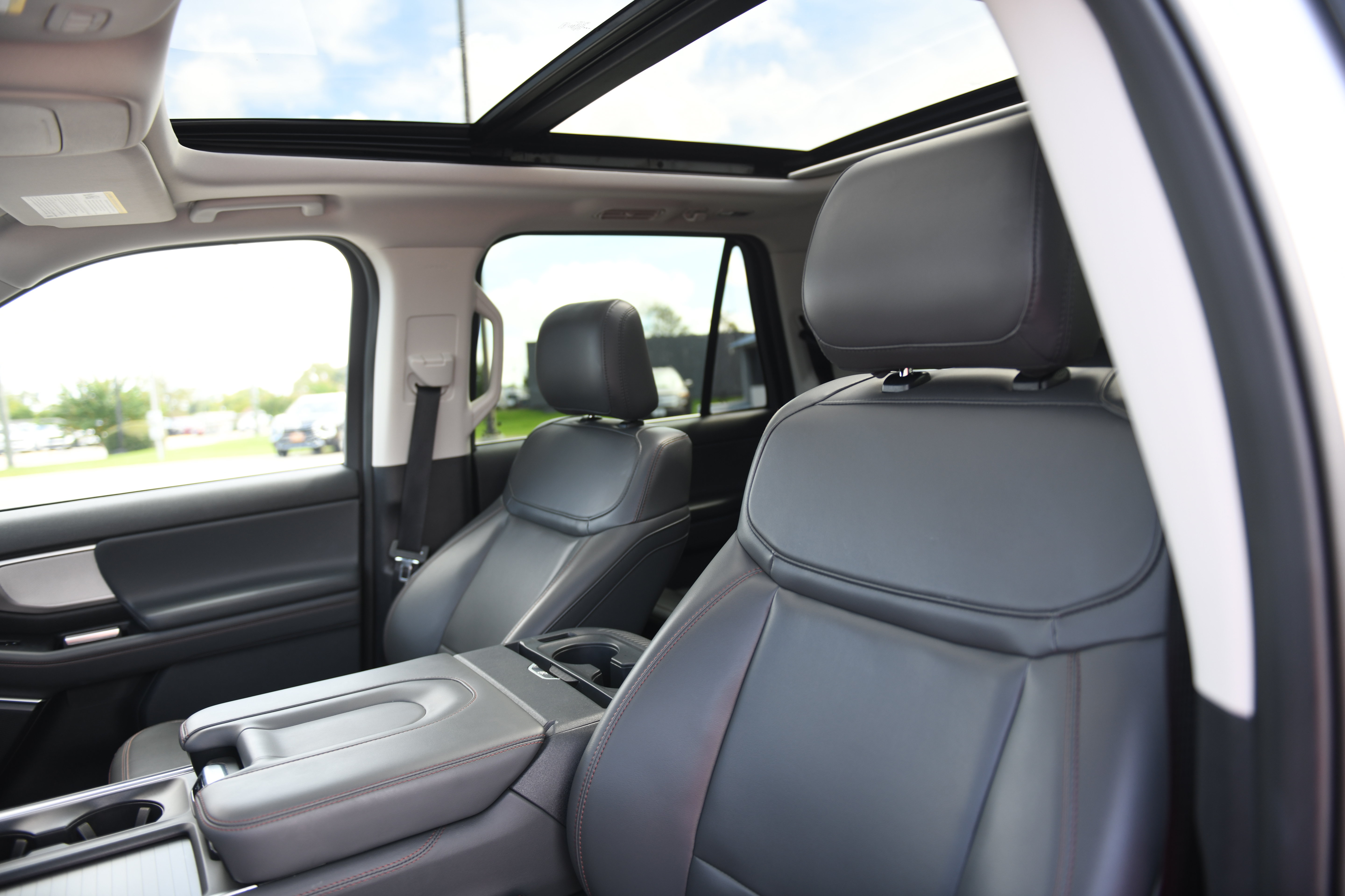 Used 2025 Ford Expedition Active AWD/4WD image 20