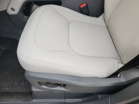 New 2026 Land Rover Defender 110 S image 17