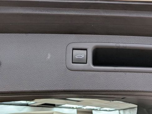 Used 2021 Toyota Highlander Limited image 24