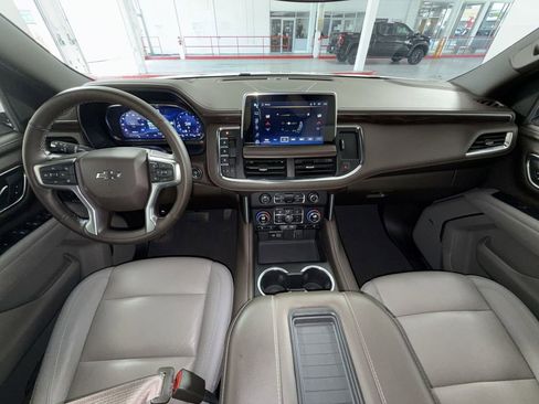 Used 2024 Chevrolet Suburban Z71 w/ Luxury Package AWD/4WD image 16
