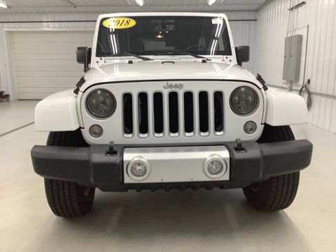 Used 2018 Jeep Wrangler Unlimited Sahara w/ Dual Top Group AWD/4WD image 2