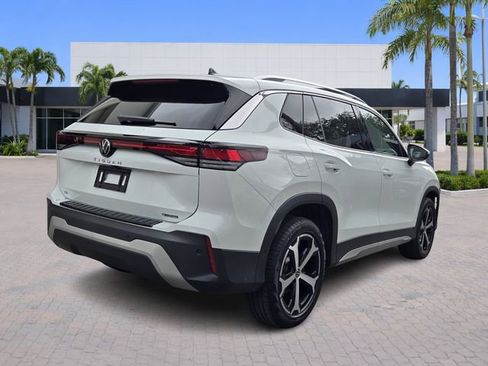 Certified 2025 Volkswagen Tiguan SE image 7