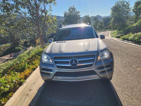 Used 2012 Mercedes-Benz GL 450 4MATIC image 2