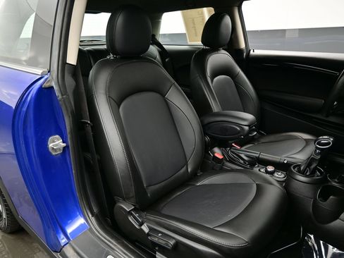 Used 2019 MINI Cooper 2-Door Hardtop FWD image 13