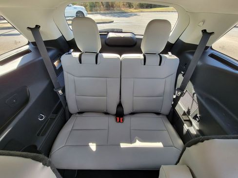 Certified 2025 Ford Explorer Active w/ Active Comfort Package image 16