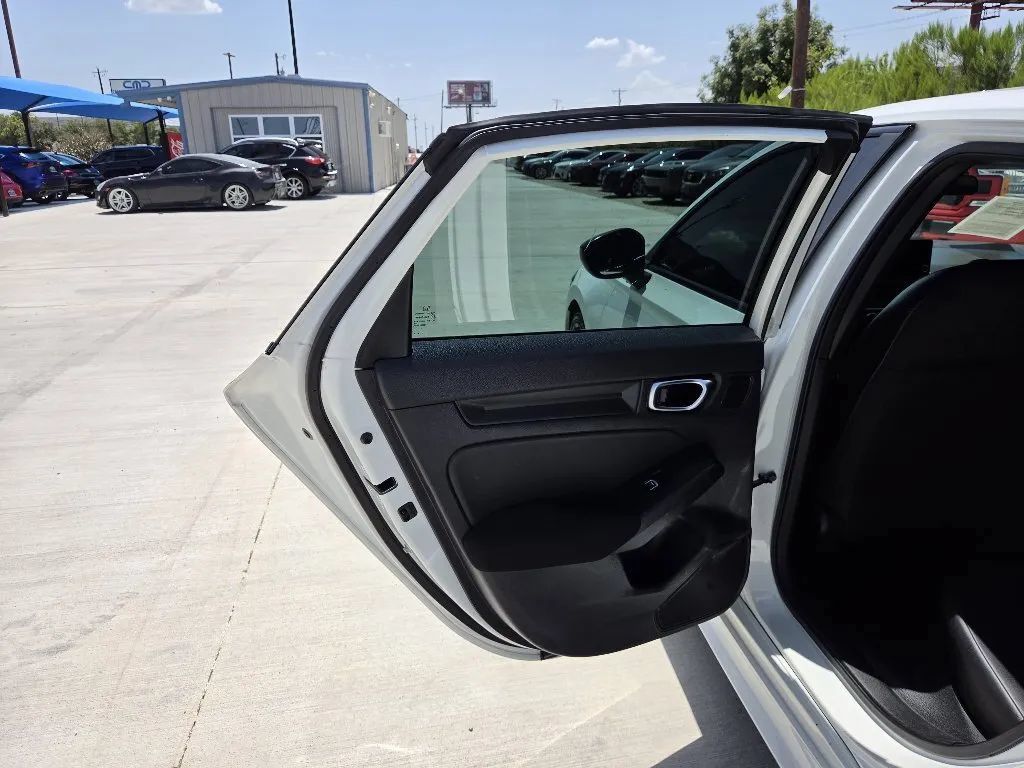 Used 2023 Honda Civic Sport image 16