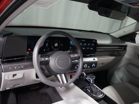 Used 2024 Hyundai Kona SE FWD image 7