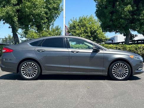 Used 2017 Ford Fusion SE FWD image 3