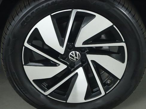 Used 2024 Volkswagen Atlas SE AWD/4WD image 10