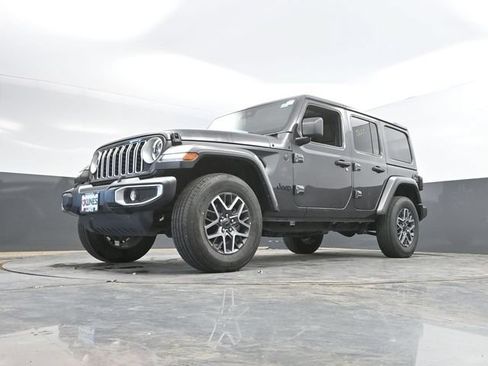 Used 2025 Jeep Wrangler Unlimited Sahara AWD/4WD image 51