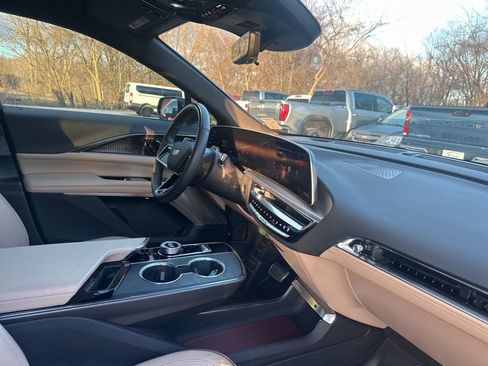 Certified 2025 Cadillac Lyriq Luxury image 14