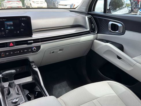 Certified 2025 Kia Sorento S w/ Panoramic Sunroof Package FWD image 21