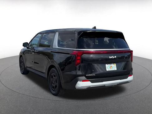 Used 2026 Kia Carnival FWD image 11