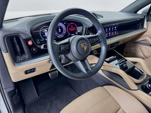 Certified 2024 Porsche Cayenne S AWD/4WD image 4