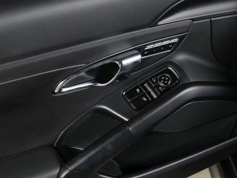 Used 2016 Porsche Boxster RWD image 27