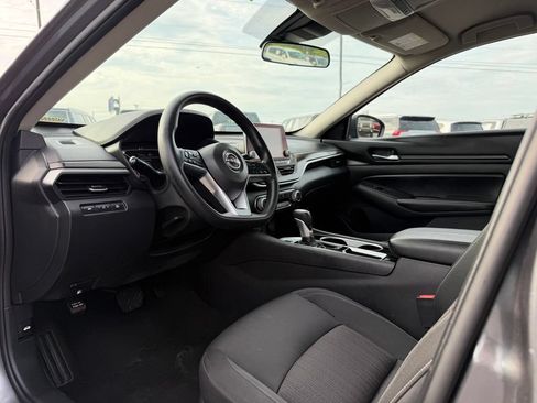 Used 2024 Nissan Altima 2.5 SV FWD image 9