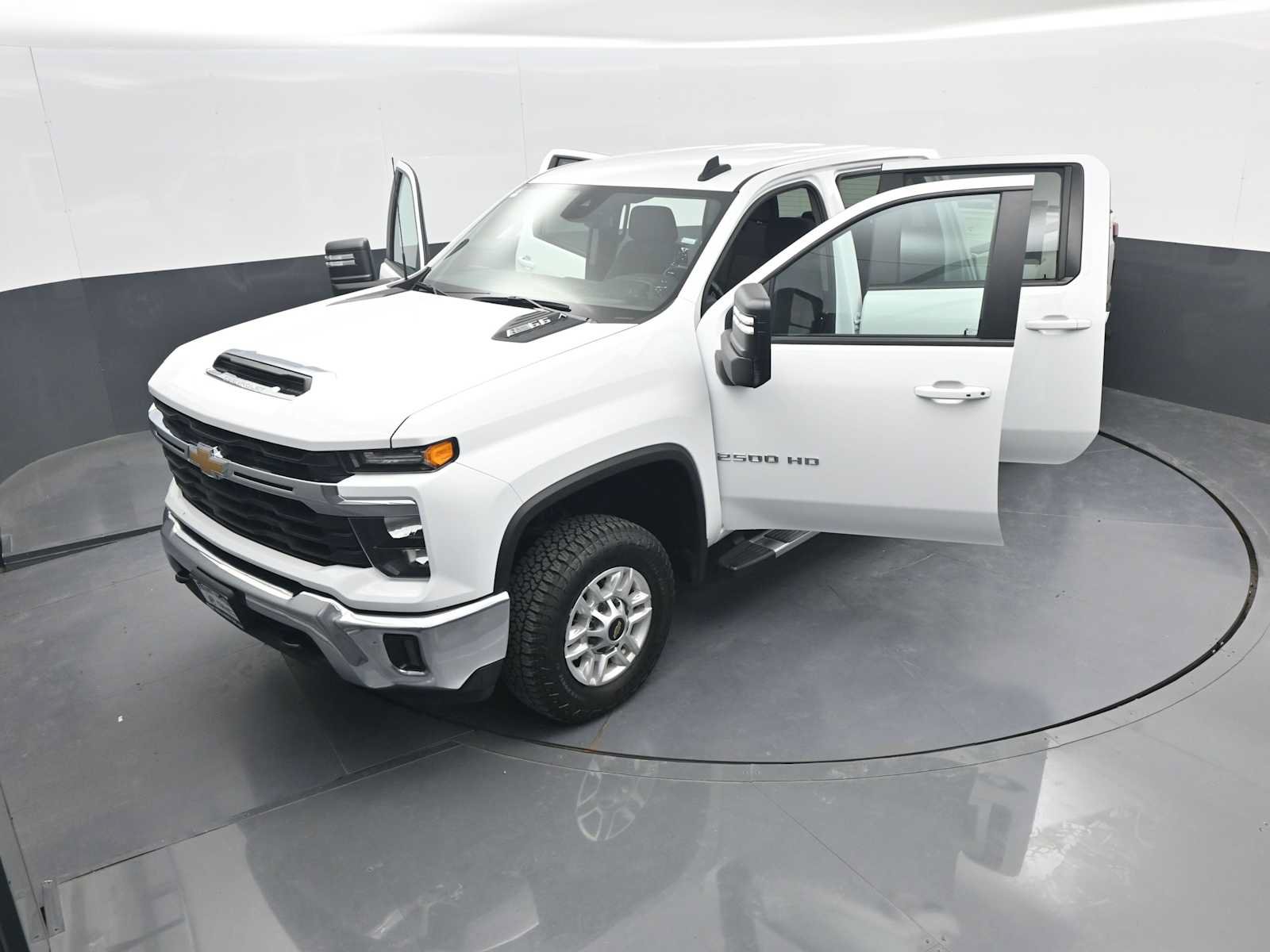 Used 2025 Chevrolet Silverado 2500 LT w/ Convenience Package AWD/4WD image 50