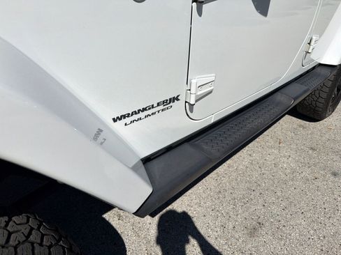 Used 2018 Jeep Wrangler Unlimited Sahara AWD/4WD image 12