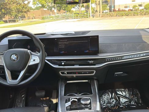 Used 2023 BMW X7 xDrive40i w/ Premium Package AWD/4WD image 14