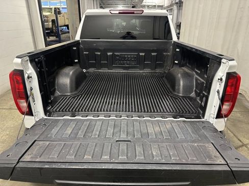Used 2023 GMC Sierra 1500 SLE image 29