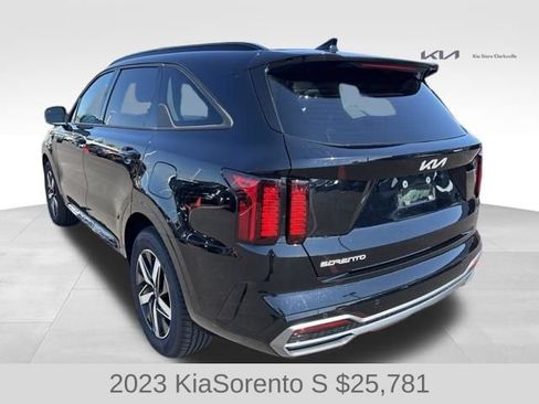 Used 2023 Kia Sorento S w/ Panoramic Sunroof Package FWD image 6