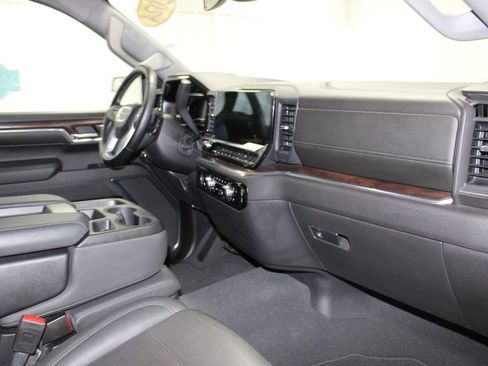Used 2024 GMC Sierra 1500 SLT image 27