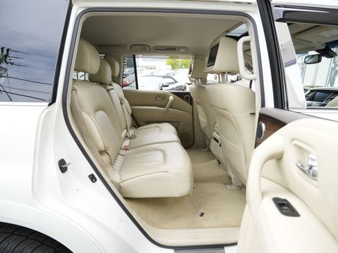 Used 2012 INFINITI QX56 4WD w/ Deluxe Touring Pkg image 37