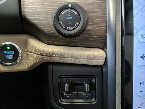 Used 2023 Ford Expedition Limited image 27