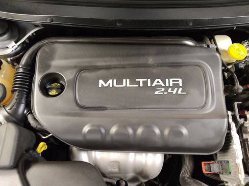 Used 2018 Jeep Cherokee Latitude Plus w/ Comfort/Convenience Group image 30