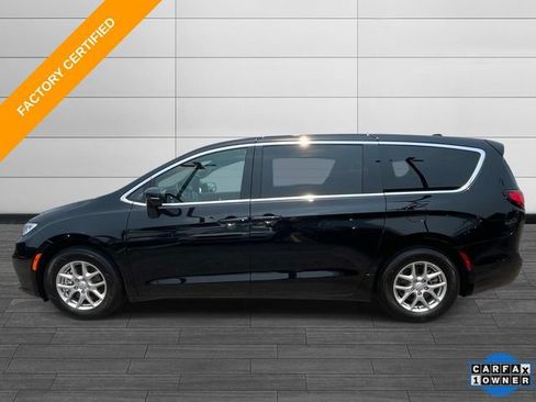 Used 2025 Chrysler Pacifica Select w/ Uconnect Theater Family Group FWD image 6