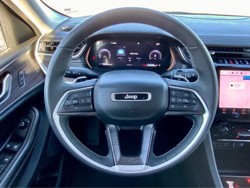 Used 2023 Jeep Grand Cherokee Limited image 38