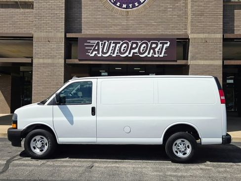 Used 2019 Chevrolet Express 2500 RWD image 6