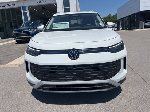 New 2026 Volkswagen Tiguan SE FWD image 2