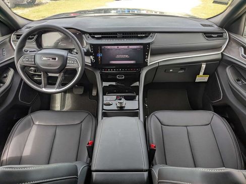 New 2026 Jeep Grand Cherokee Limited AWD/4WD image 16