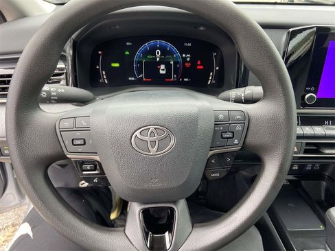 Used 2026 Toyota Camry LE image 32