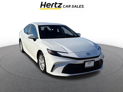 Used 2025 Toyota Camry LE image 1