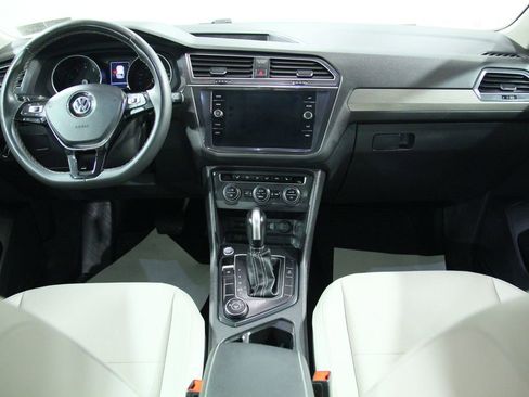 Used 2021 Volkswagen Tiguan SE w/ Panoramic Sunroof Package AWD/4WD image 17