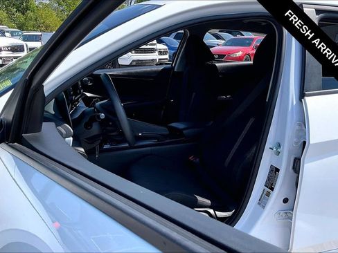 Used 2024 Hyundai Elantra SE FWD image 21