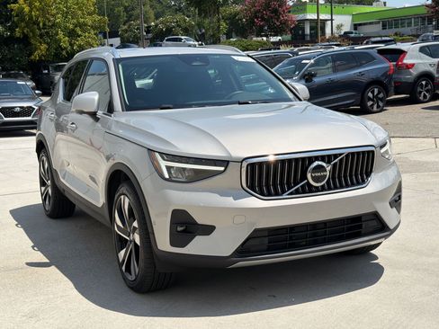 Used 2023 Volvo XC40 B4 Plus w/ Protection Package Premier FWD image 7