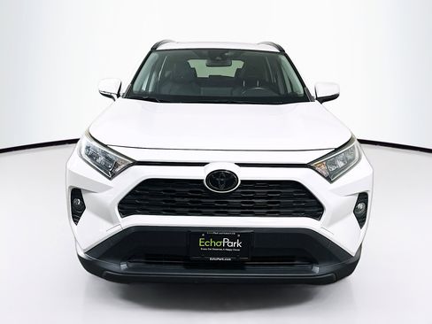 Used 2019 Toyota RAV4 XLE Premium image 2