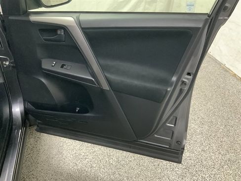 Used 2017 Toyota RAV4 LE AWD/4WD image 21