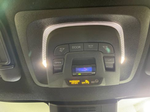 Certified 2024 Toyota Corolla SE w/ SE Premium Package FWD image 29