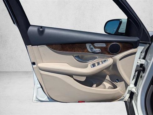 Used 2019 Mercedes-Benz GLC 300 image 23