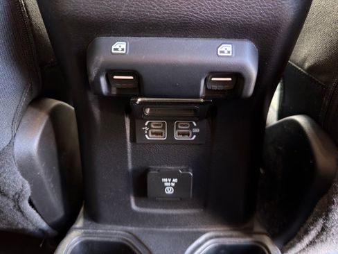 Used 2019 Jeep Wrangler Unlimited Sahara image 12